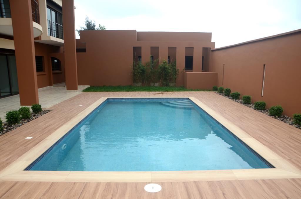 Villa d’Architecte avec Piscine et Jardin – M’Badon